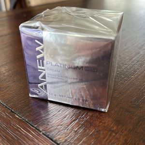 Anew Platinum Day cream
